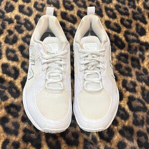 Fila volley burst pickleball shoes us7  white